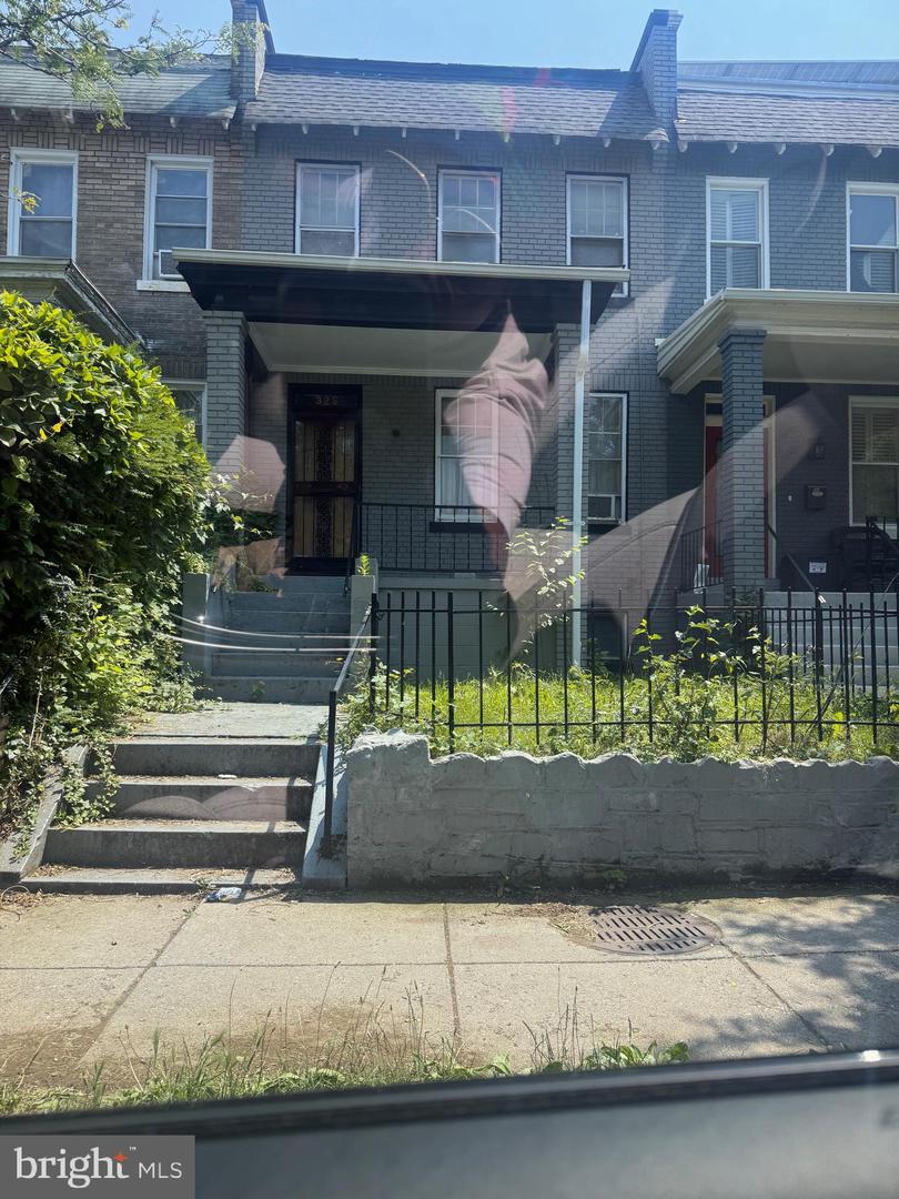 325 BRYANT ST NE, WASHINGTON, District Of Columbia 20002, 3 Bedrooms Bedrooms, ,1 BathroomBathrooms,Residential,For sale,325 BRYANT ST NE,DCDC2204842 MLS # DCDC2204842