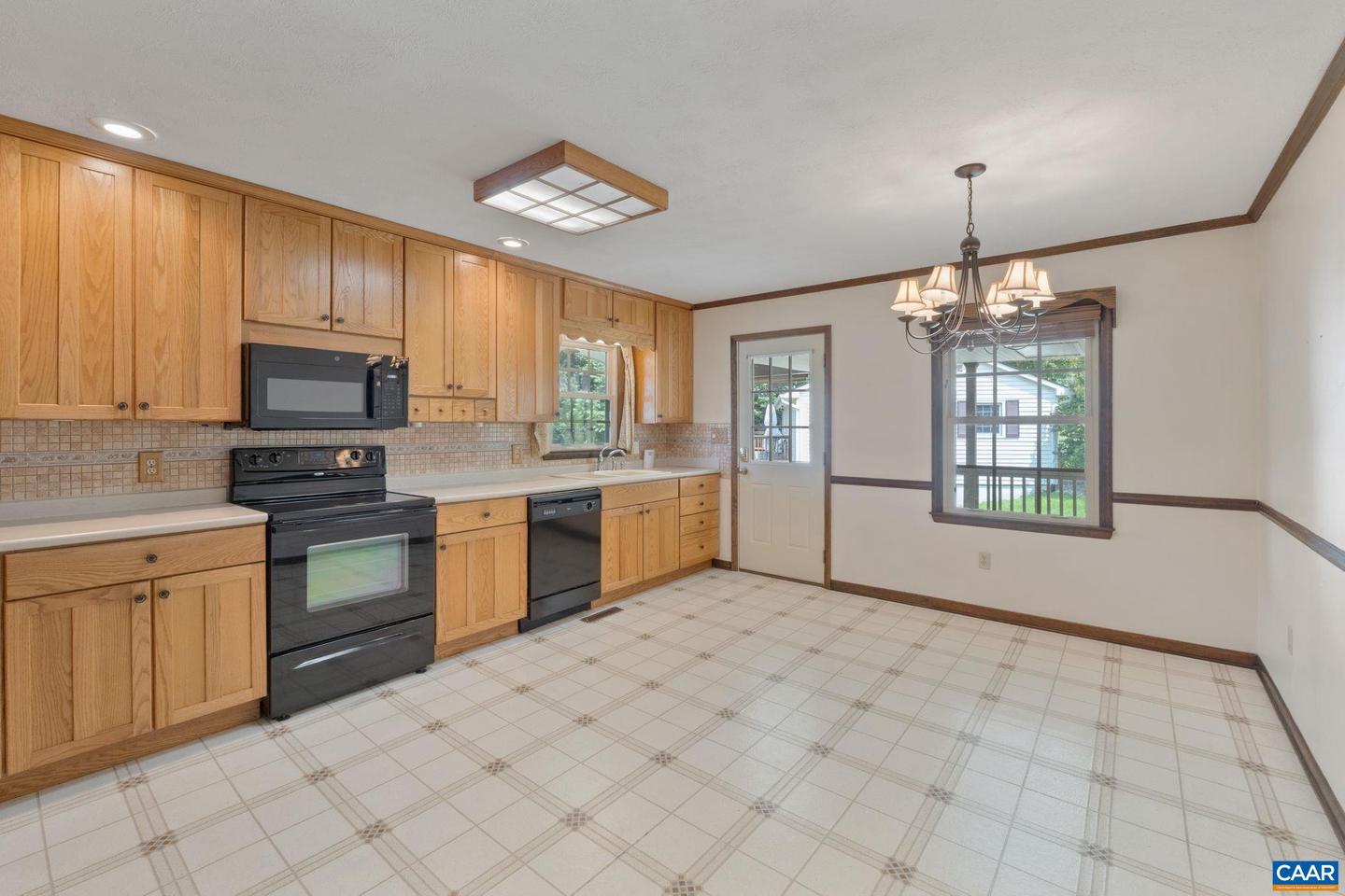668 GLORIA PL, STAUNTON, Virginia 24401, 3 Bedrooms Bedrooms, ,2 BathroomsBathrooms,Residential,For sale,668 GLORIA PL,665468 MLS # 665468