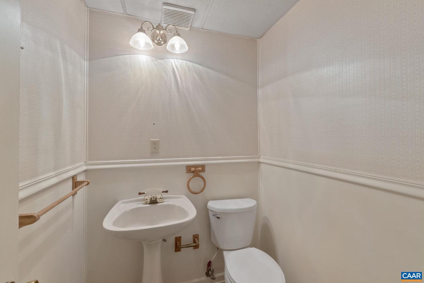 668 GLORIA PL, STAUNTON, Virginia 24401, 3 Bedrooms Bedrooms, ,2 BathroomsBathrooms,Residential,For sale,668 GLORIA PL,665468 MLS # 665468