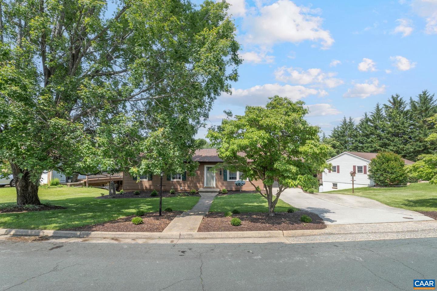 668 GLORIA PL, STAUNTON, Virginia 24401, 3 Bedrooms Bedrooms, ,2 BathroomsBathrooms,Residential,For sale,668 GLORIA PL,665468 MLS # 665468
