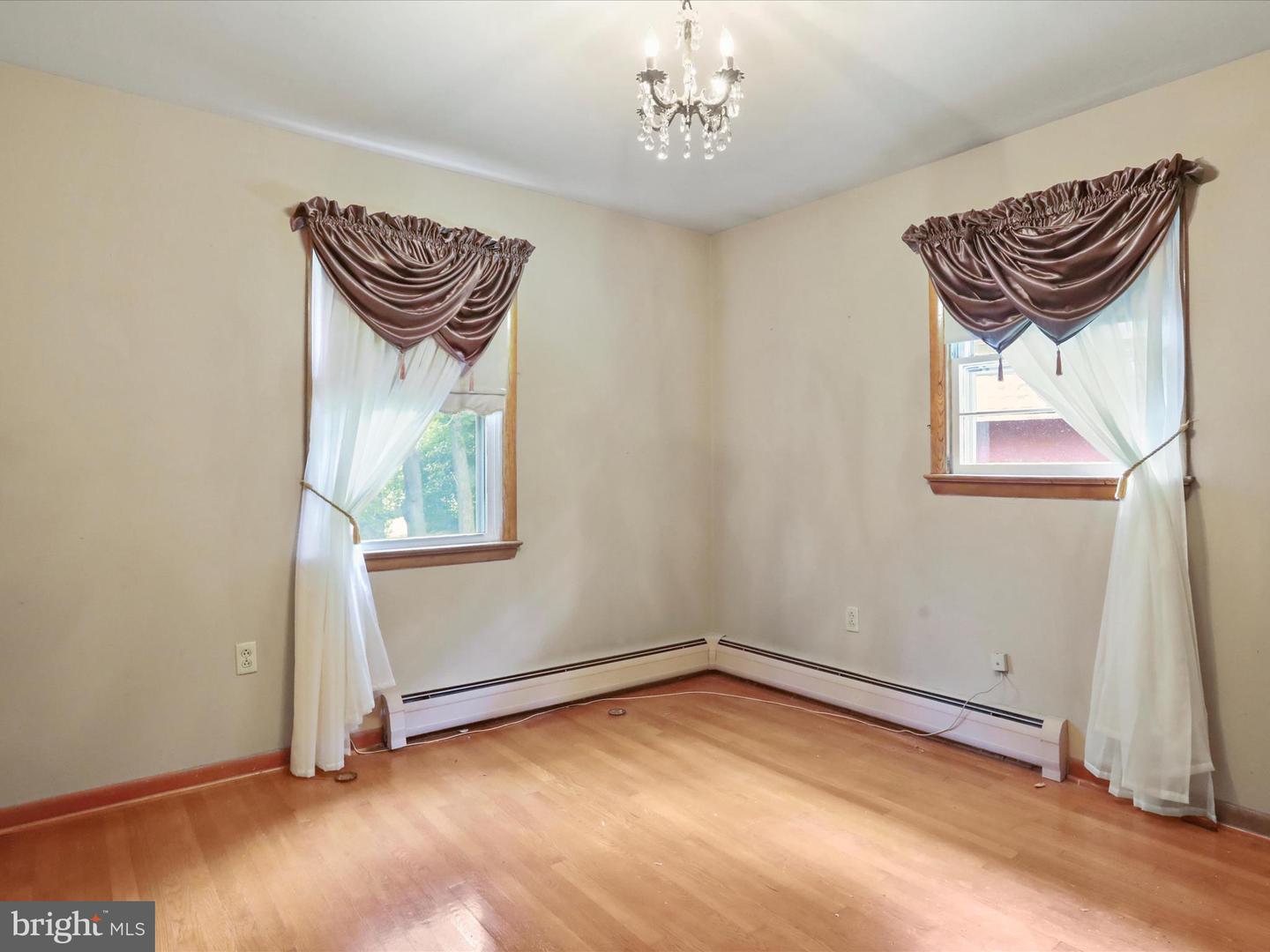 164 E MAPHIS ST, STRASBURG, Virginia 22657, 3 Bedrooms Bedrooms, ,1 BathroomBathrooms,Residential,For sale,164 E MAPHIS ST,VASH2011678 MLS # VASH2011678