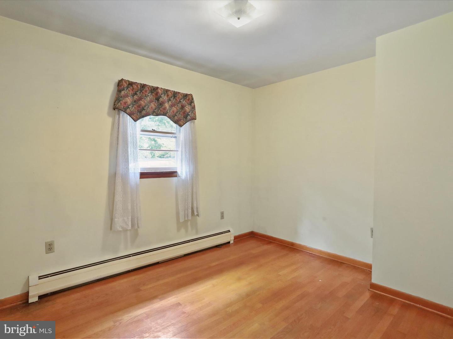 164 E MAPHIS ST, STRASBURG, Virginia 22657, 3 Bedrooms Bedrooms, ,1 BathroomBathrooms,Residential,For sale,164 E MAPHIS ST,VASH2011678 MLS # VASH2011678