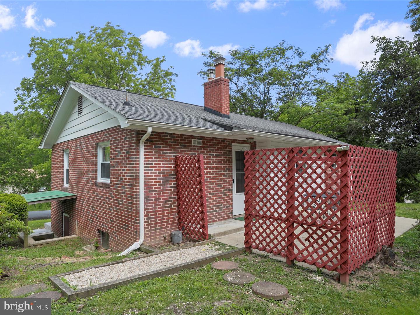 164 E MAPHIS ST, STRASBURG, Virginia 22657, 3 Bedrooms Bedrooms, ,1 BathroomBathrooms,Residential,For sale,164 E MAPHIS ST,VASH2011678 MLS # VASH2011678