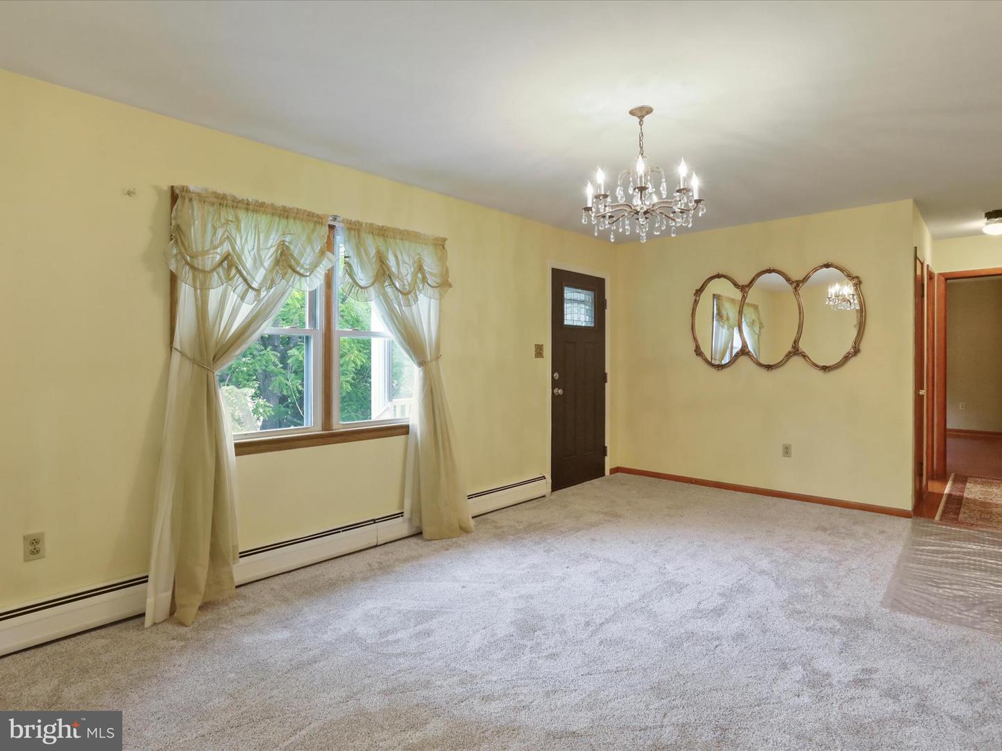 164 E MAPHIS ST, STRASBURG, Virginia 22657, 3 Bedrooms Bedrooms, ,1 BathroomBathrooms,Residential,For sale,164 E MAPHIS ST,VASH2011678 MLS # VASH2011678