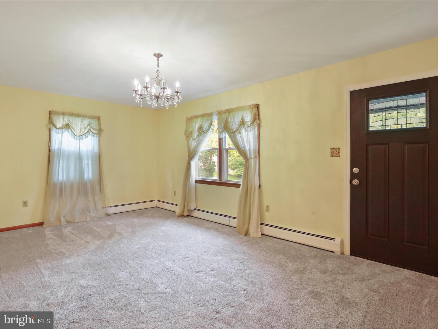 164 E MAPHIS ST, STRASBURG, Virginia 22657, 3 Bedrooms Bedrooms, ,1 BathroomBathrooms,Residential,For sale,164 E MAPHIS ST,VASH2011678 MLS # VASH2011678