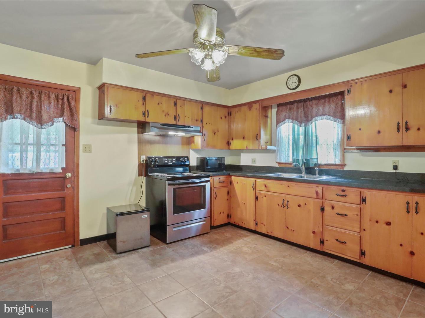 164 E MAPHIS ST, STRASBURG, Virginia 22657, 3 Bedrooms Bedrooms, ,1 BathroomBathrooms,Residential,For sale,164 E MAPHIS ST,VASH2011678 MLS # VASH2011678