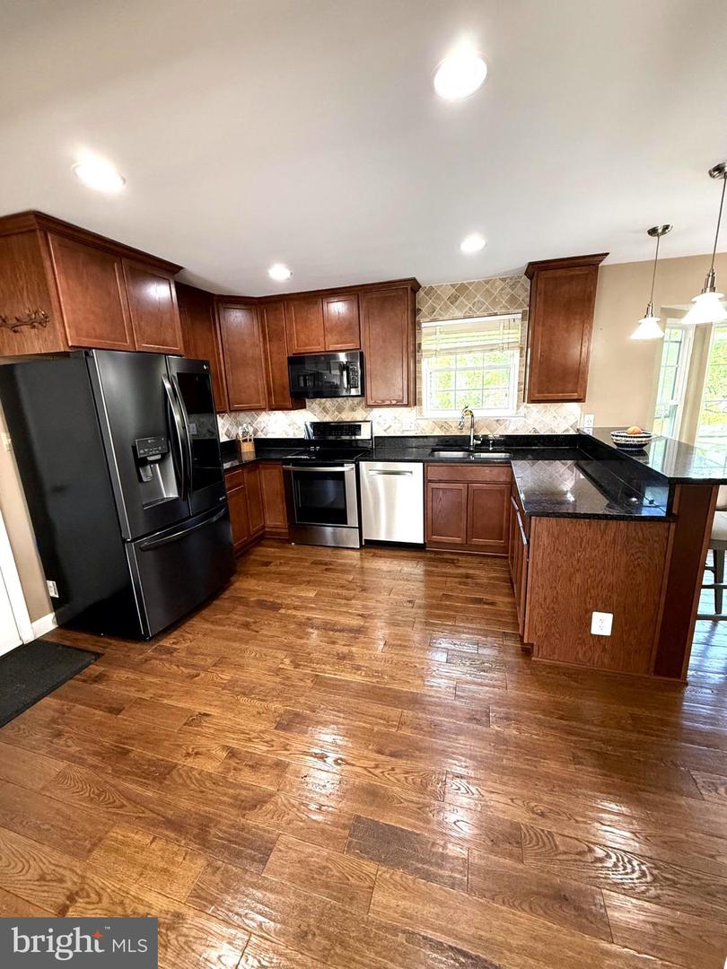 1406 VALEBROOK LN, HERNDON, Virginia 20170, 4 Bedrooms Bedrooms, ,3 BathroomsBathrooms,Residential,For sale,1406 VALEBROOK LN,VAFX2246404 MLS # VAFX2246404