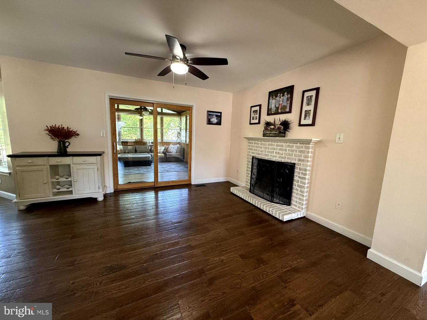 1406 VALEBROOK LN, HERNDON, Virginia 20170, 4 Bedrooms Bedrooms, ,3 BathroomsBathrooms,Residential,For sale,1406 VALEBROOK LN,VAFX2246404 MLS # VAFX2246404