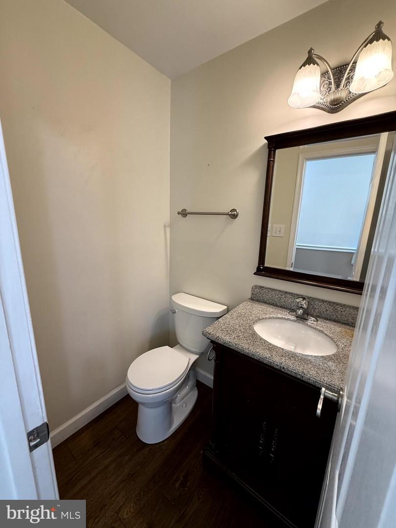 1406 VALEBROOK LN, HERNDON, Virginia 20170, 4 Bedrooms Bedrooms, ,3 BathroomsBathrooms,Residential,For sale,1406 VALEBROOK LN,VAFX2246404 MLS # VAFX2246404