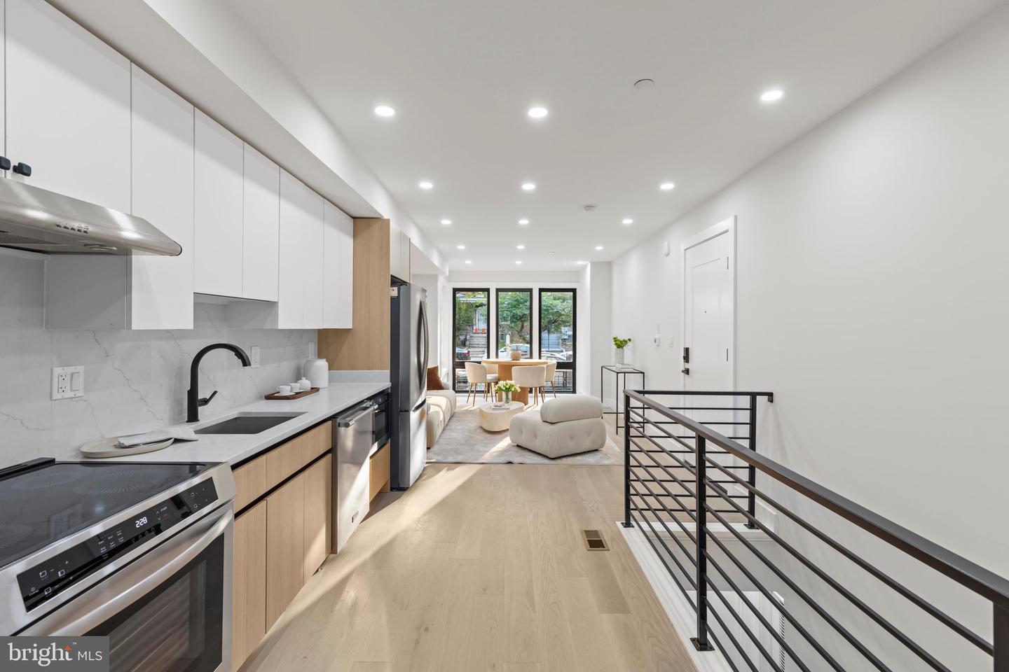 3923 14TH ST NW #2, WASHINGTON, District Of Columbia 20011, 2 Bedrooms Bedrooms, ,2 BathroomsBathrooms,Residential,For sale,3923 14TH ST NW #2,DCDC2204846 MLS # DCDC2204846