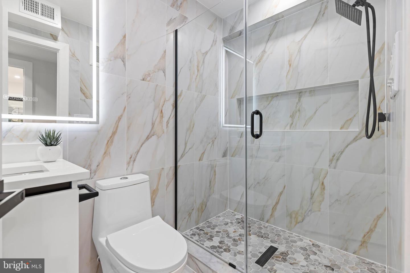 3923 14TH ST NW #2, WASHINGTON, District Of Columbia 20011, 2 Bedrooms Bedrooms, ,2 BathroomsBathrooms,Residential,For sale,3923 14TH ST NW #2,DCDC2204846 MLS # DCDC2204846