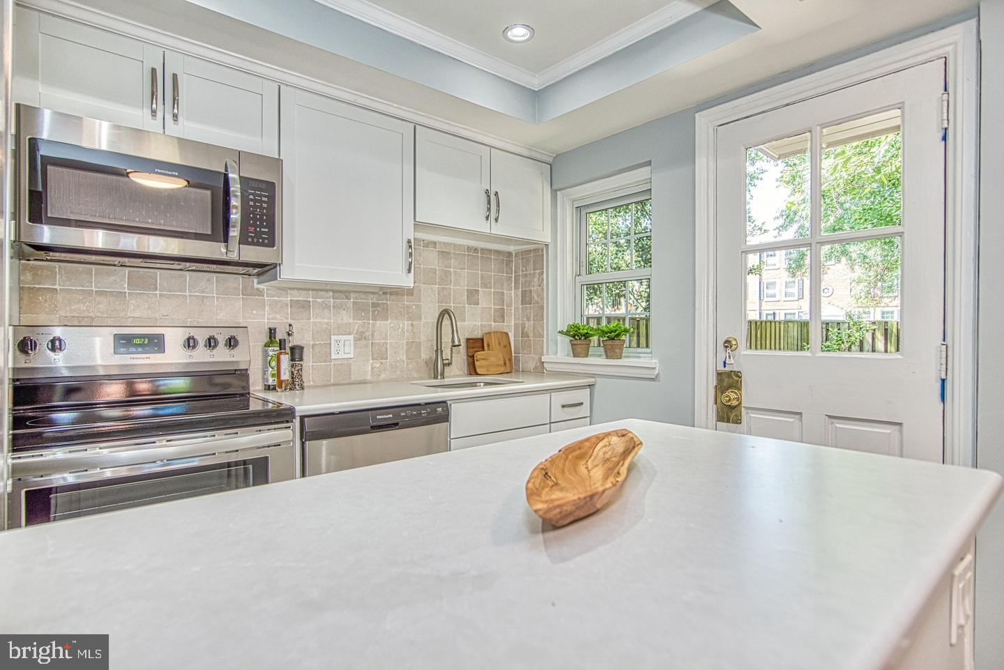 2990 S COLUMBUS STREET, ARLINGTON, Virginia 22206, 2 Bedrooms Bedrooms, ,2 BathroomsBathrooms,Residential,For sale,2990 S COLUMBUS STREET,VAAX2046306 MLS # VAAX2046306
