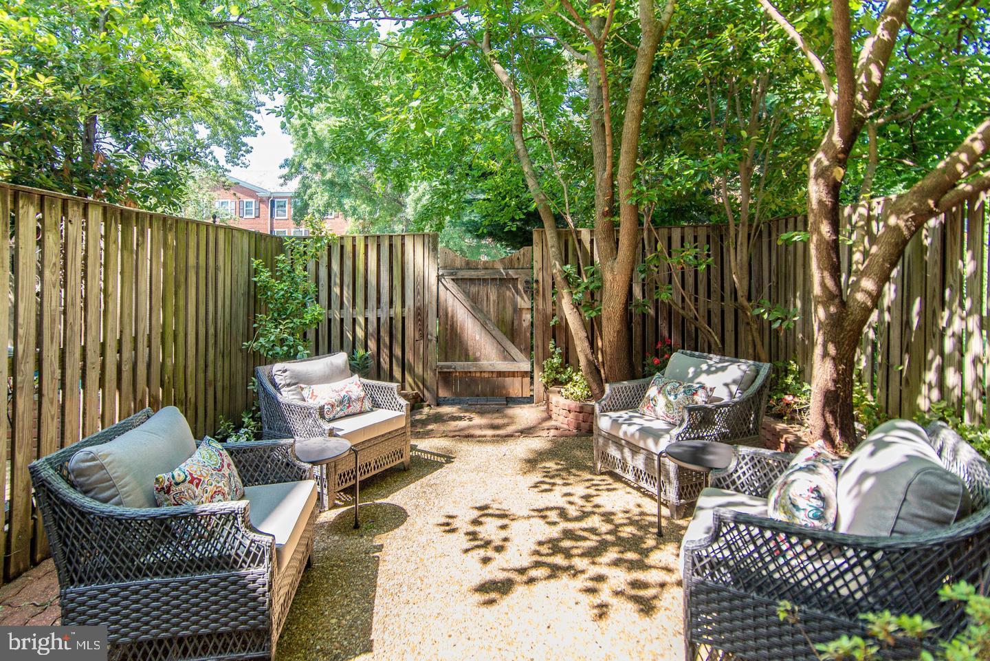 2990 S COLUMBUS STREET, ARLINGTON, Virginia 22206, 2 Bedrooms Bedrooms, ,2 BathroomsBathrooms,Residential,For sale,2990 S COLUMBUS STREET,VAAX2046306 MLS # VAAX2046306