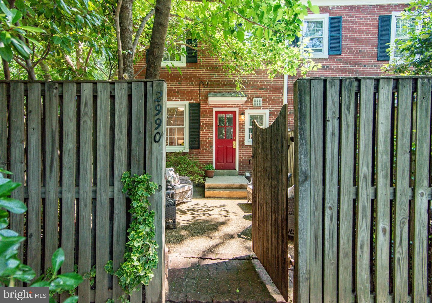 2990 S COLUMBUS STREET, ARLINGTON, Virginia 22206, 2 Bedrooms Bedrooms, ,2 BathroomsBathrooms,Residential,For sale,2990 S COLUMBUS STREET,VAAX2046306 MLS # VAAX2046306