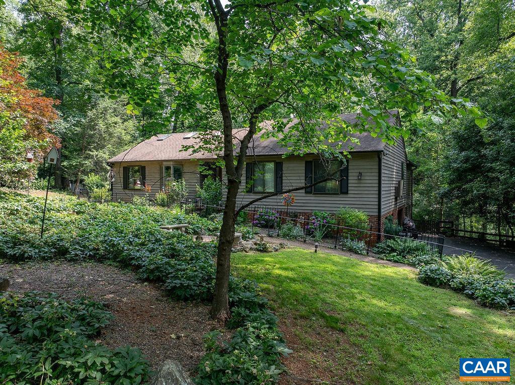 2220 RIDGEWAY LN, CHARLOTTESVILLE, Virginia 22911, 5 Bedrooms Bedrooms, ,3 BathroomsBathrooms,Residential,For sale,2220 RIDGEWAY LN,665556 MLS # 665556