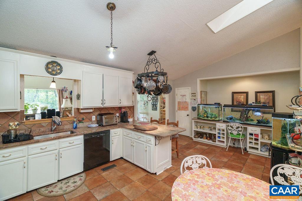 2220 RIDGEWAY LN, CHARLOTTESVILLE, Virginia 22911, 5 Bedrooms Bedrooms, ,3 BathroomsBathrooms,Residential,For sale,2220 RIDGEWAY LN,665556 MLS # 665556