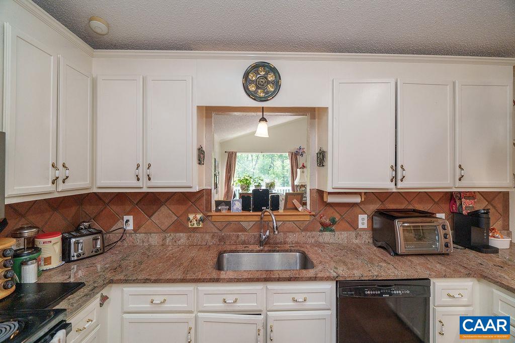 2220 RIDGEWAY LN, CHARLOTTESVILLE, Virginia 22911, 5 Bedrooms Bedrooms, ,3 BathroomsBathrooms,Residential,For sale,2220 RIDGEWAY LN,665556 MLS # 665556