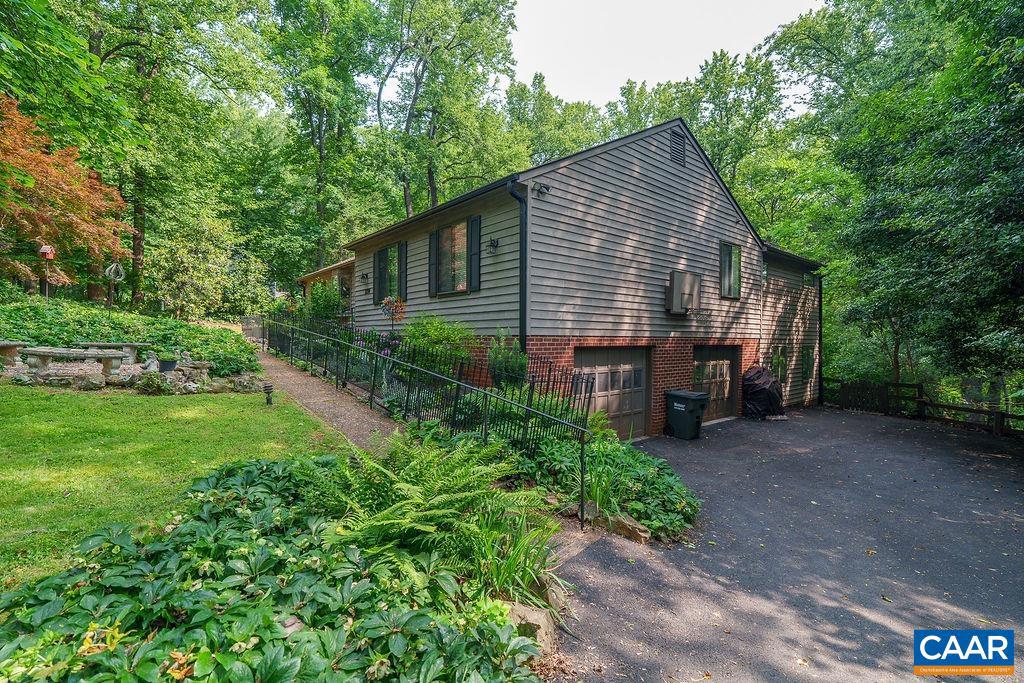2220 RIDGEWAY LN, CHARLOTTESVILLE, Virginia 22911, 5 Bedrooms Bedrooms, ,3 BathroomsBathrooms,Residential,For sale,2220 RIDGEWAY LN,665556 MLS # 665556