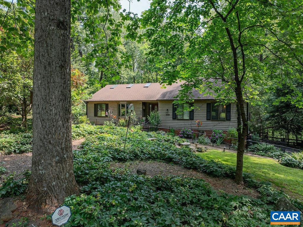 2220 RIDGEWAY LN, CHARLOTTESVILLE, Virginia 22911, 5 Bedrooms Bedrooms, ,3 BathroomsBathrooms,Residential,For sale,2220 RIDGEWAY LN,665556 MLS # 665556