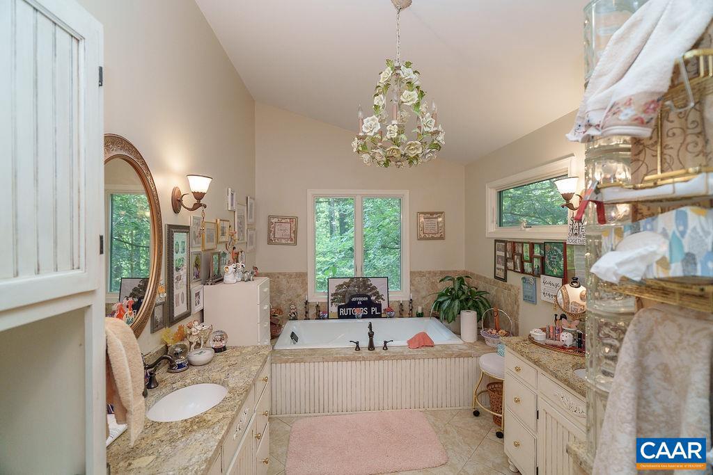 2220 RIDGEWAY LN, CHARLOTTESVILLE, Virginia 22911, 5 Bedrooms Bedrooms, ,3 BathroomsBathrooms,Residential,For sale,2220 RIDGEWAY LN,665556 MLS # 665556
