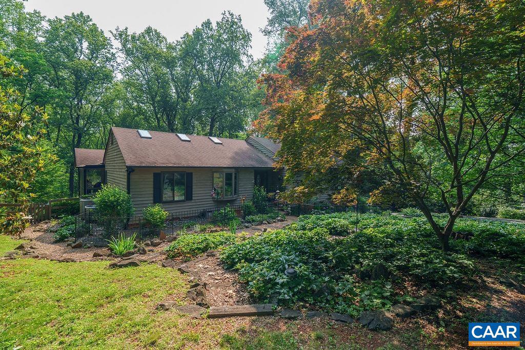 2220 RIDGEWAY LN, CHARLOTTESVILLE, Virginia 22911, 5 Bedrooms Bedrooms, ,3 BathroomsBathrooms,Residential,For sale,2220 RIDGEWAY LN,665556 MLS # 665556