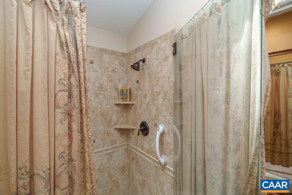 2220 RIDGEWAY LN, CHARLOTTESVILLE, Virginia 22911, 5 Bedrooms Bedrooms, ,3 BathroomsBathrooms,Residential,For sale,2220 RIDGEWAY LN,665556 MLS # 665556