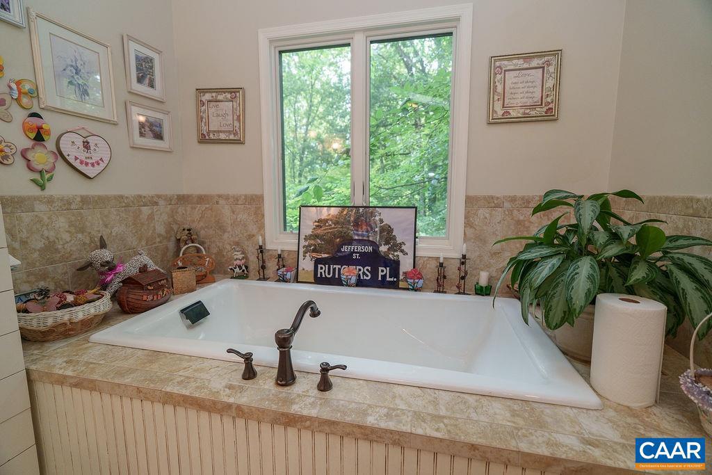 2220 RIDGEWAY LN, CHARLOTTESVILLE, Virginia 22911, 5 Bedrooms Bedrooms, ,3 BathroomsBathrooms,Residential,For sale,2220 RIDGEWAY LN,665556 MLS # 665556