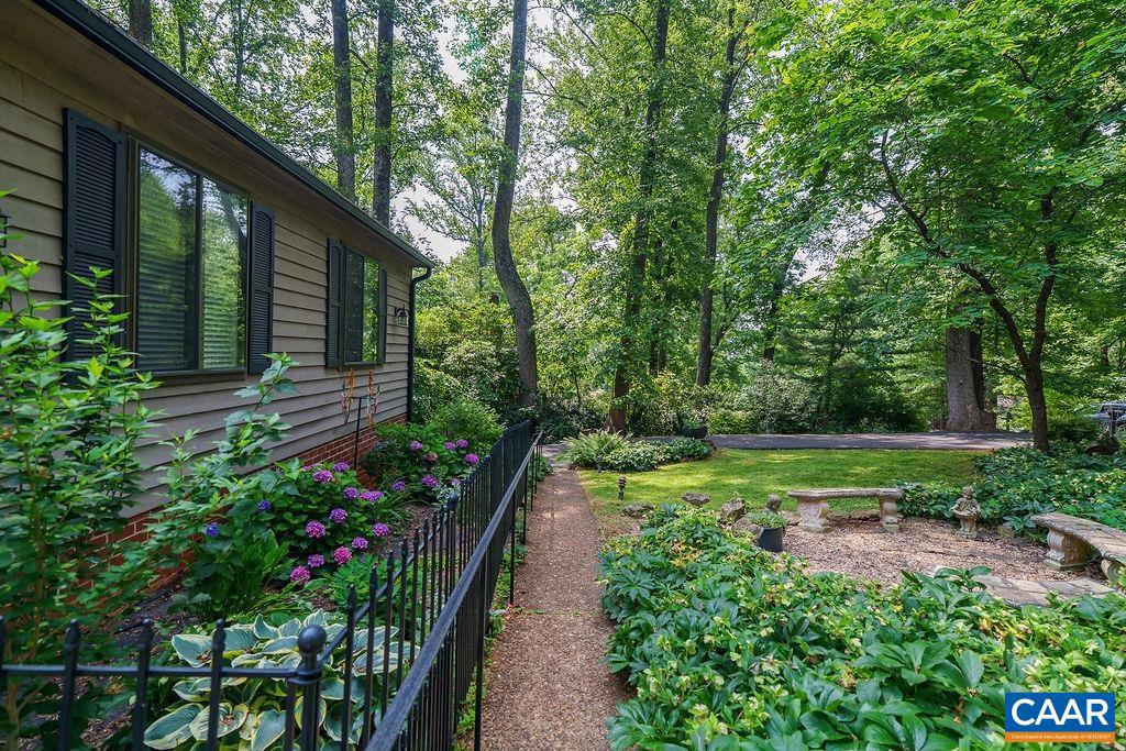 2220 RIDGEWAY LN, CHARLOTTESVILLE, Virginia 22911, 5 Bedrooms Bedrooms, ,3 BathroomsBathrooms,Residential,For sale,2220 RIDGEWAY LN,665556 MLS # 665556