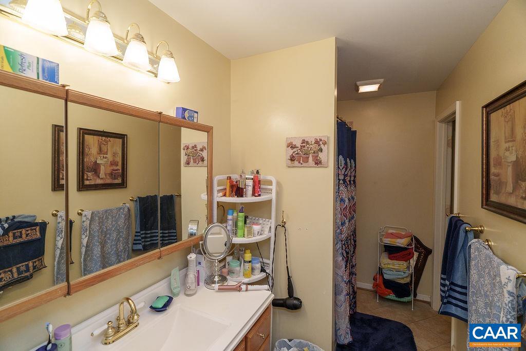 2220 RIDGEWAY LN, CHARLOTTESVILLE, Virginia 22911, 5 Bedrooms Bedrooms, ,3 BathroomsBathrooms,Residential,For sale,2220 RIDGEWAY LN,665556 MLS # 665556