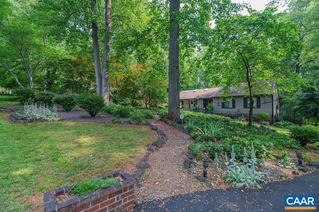 2220 RIDGEWAY LN, CHARLOTTESVILLE, Virginia 22911, 5 Bedrooms Bedrooms, ,3 BathroomsBathrooms,Residential,For sale,2220 RIDGEWAY LN,665556 MLS # 665556