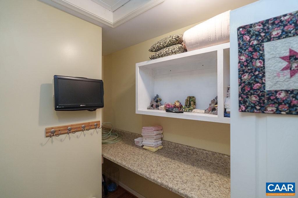2220 RIDGEWAY LN, CHARLOTTESVILLE, Virginia 22911, 5 Bedrooms Bedrooms, ,3 BathroomsBathrooms,Residential,For sale,2220 RIDGEWAY LN,665556 MLS # 665556