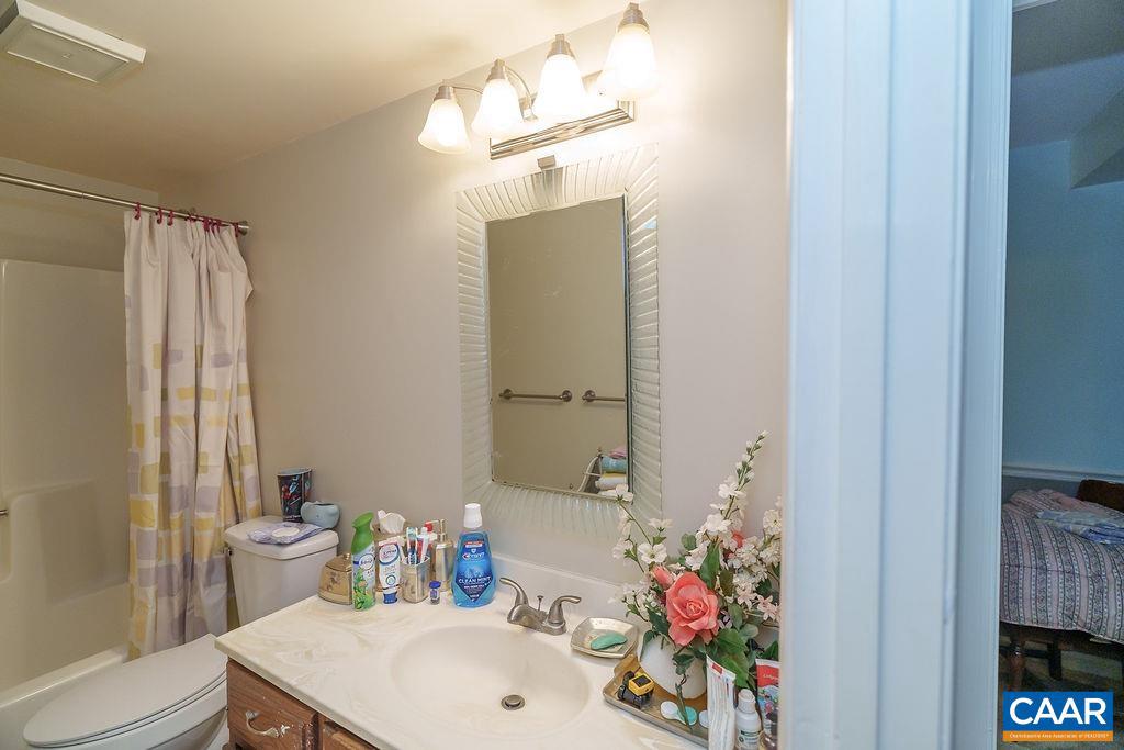 2220 RIDGEWAY LN, CHARLOTTESVILLE, Virginia 22911, 5 Bedrooms Bedrooms, ,3 BathroomsBathrooms,Residential,For sale,2220 RIDGEWAY LN,665556 MLS # 665556