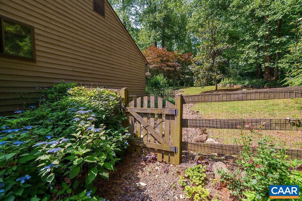 2220 RIDGEWAY LN, CHARLOTTESVILLE, Virginia 22911, 5 Bedrooms Bedrooms, ,3 BathroomsBathrooms,Residential,For sale,2220 RIDGEWAY LN,665556 MLS # 665556
