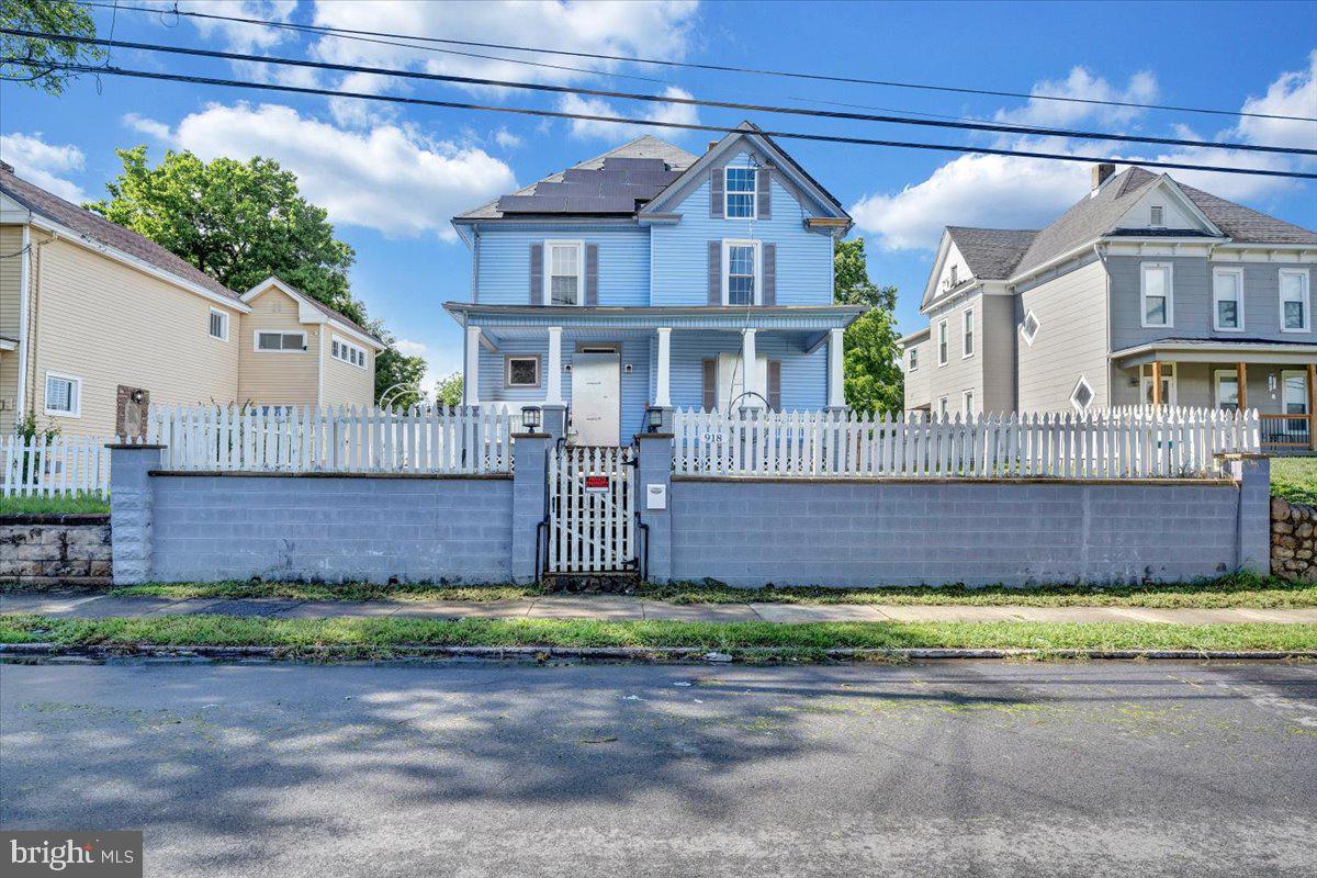 918 DALE AVE SE, ROANOKE, Virginia 24013, 4 Bedrooms Bedrooms, ,2 BathroomsBathrooms,Residential,For sale,918 DALE AVE SE,VARA2000036 MLS # VARA2000036