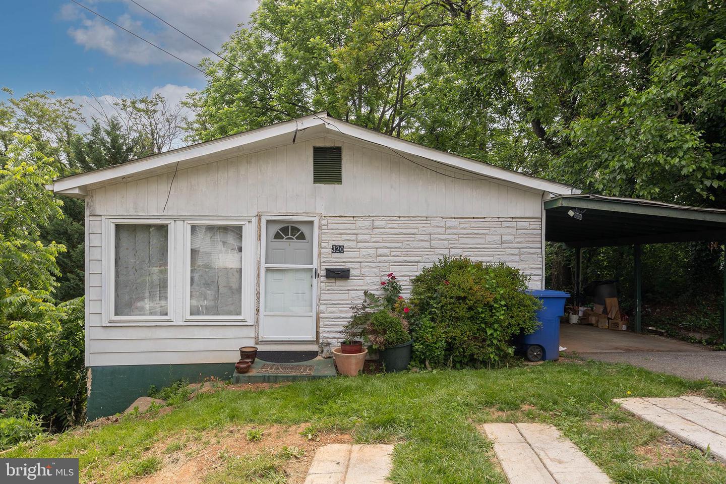 320 LEE ST, FRONT ROYAL, Virginia 22630, 3 Bedrooms Bedrooms, ,1 BathroomBathrooms,Residential,For sale,320 LEE ST,VAWR2011394 MLS # VAWR2011394