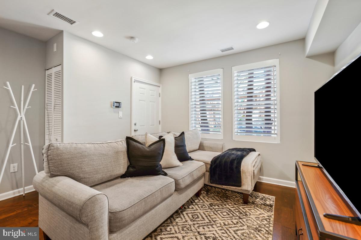 1346 NICHOLSON ST NW #101, WASHINGTON, District Of Columbia 20011, 2 Bedrooms Bedrooms, 6 Rooms Rooms,2 BathroomsBathrooms,Residential,For sale,1346 NICHOLSON ST NW #101,DCDC2204616 MLS # DCDC2204616