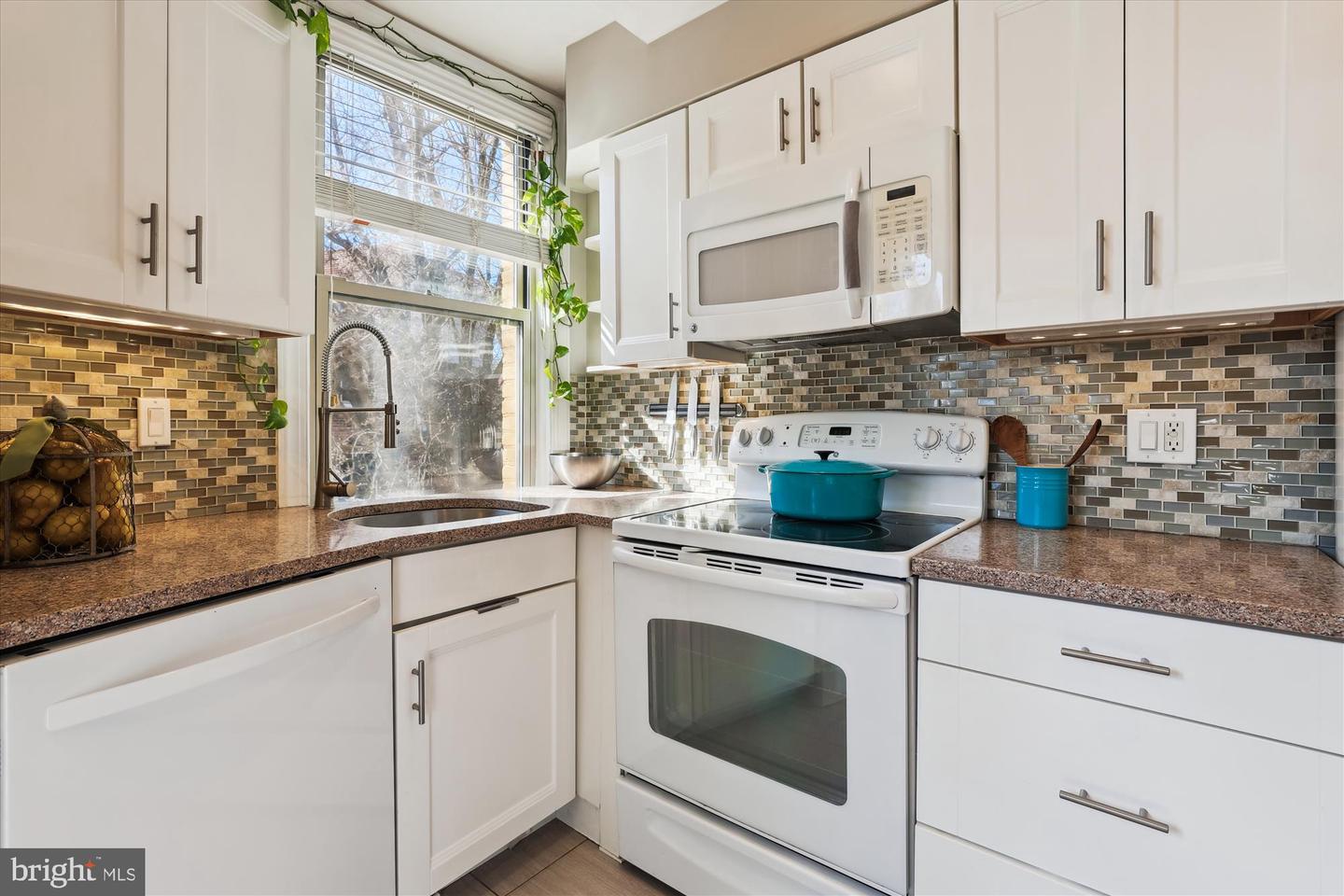 18 9TH ST NE #207, WASHINGTON, District Of Columbia 20002, 1 Bedroom Bedrooms, ,1 BathroomBathrooms,Residential,For sale,18 9TH ST NE #207,DCDC2186936 MLS # DCDC2186936