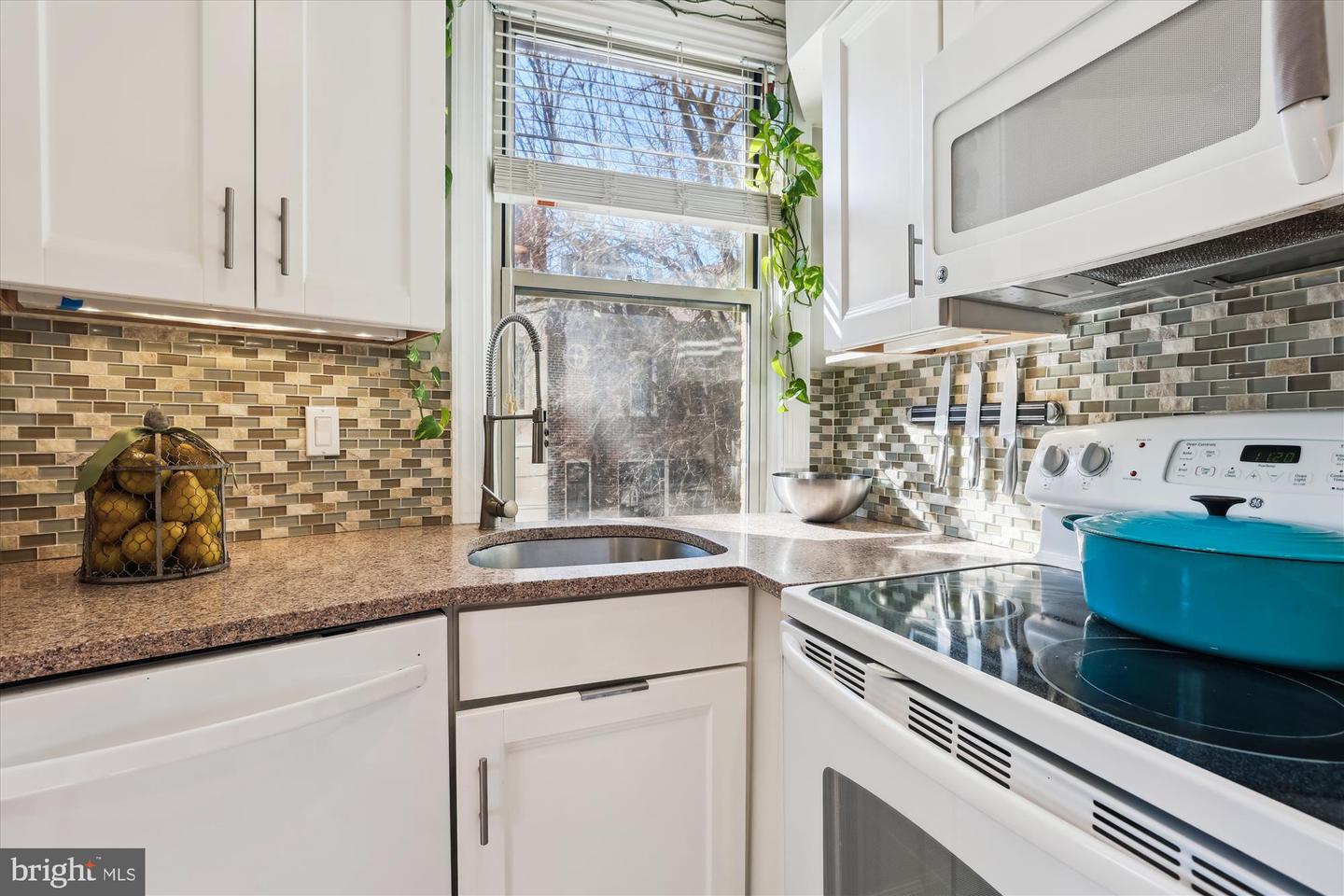 18 9TH ST NE #207, WASHINGTON, District Of Columbia 20002, 1 Bedroom Bedrooms, ,1 BathroomBathrooms,Residential,For sale,18 9TH ST NE #207,DCDC2186936 MLS # DCDC2186936
