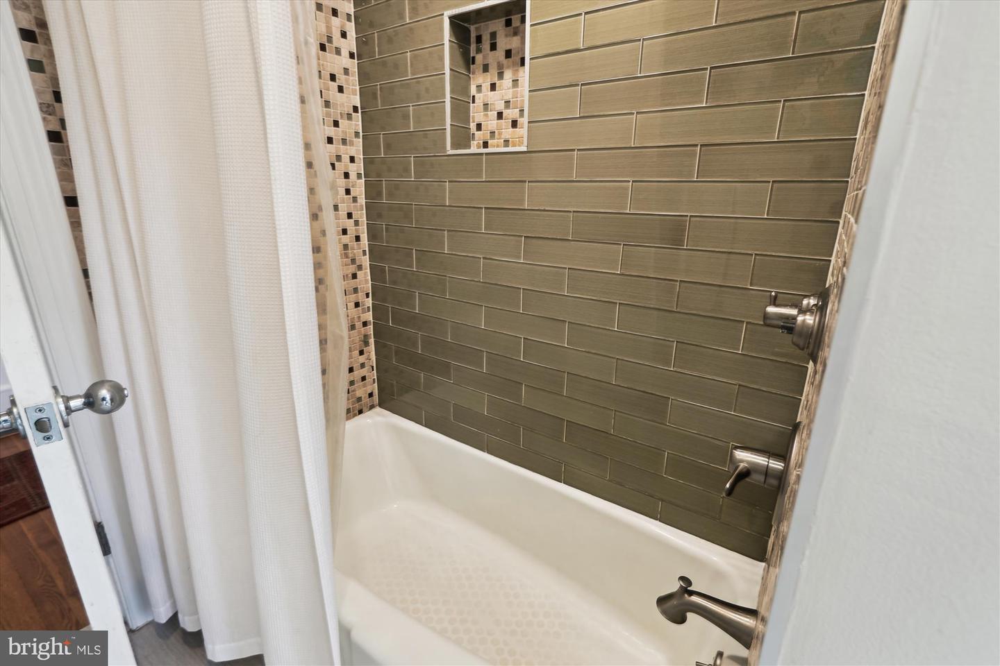 18 9TH ST NE #207, WASHINGTON, District Of Columbia 20002, 1 Bedroom Bedrooms, ,1 BathroomBathrooms,Residential,For sale,18 9TH ST NE #207,DCDC2186936 MLS # DCDC2186936