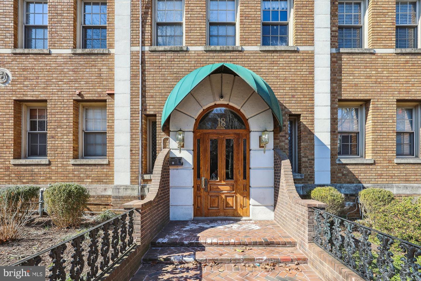 18 9TH ST NE #207, WASHINGTON, District Of Columbia 20002, 1 Bedroom Bedrooms, ,1 BathroomBathrooms,Residential,For sale,18 9TH ST NE #207,DCDC2186936 MLS # DCDC2186936