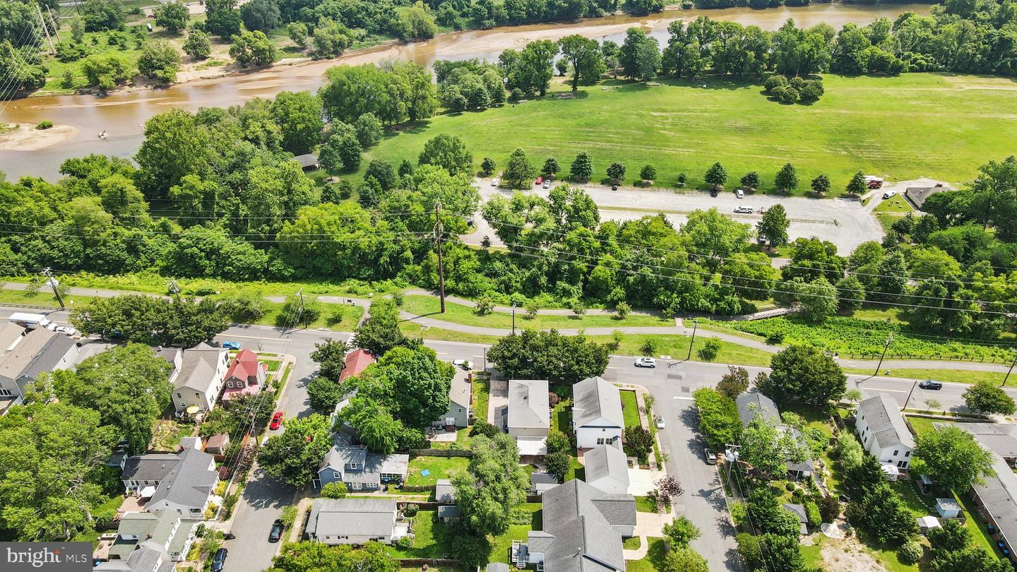2606 CAROLINE ST, FREDERICKSBURG, Virginia 22401, 3 Bedrooms Bedrooms, ,2 BathroomsBathrooms,Residential,For sale,2606 CAROLINE ST,VAFB2008354 MLS # VAFB2008354