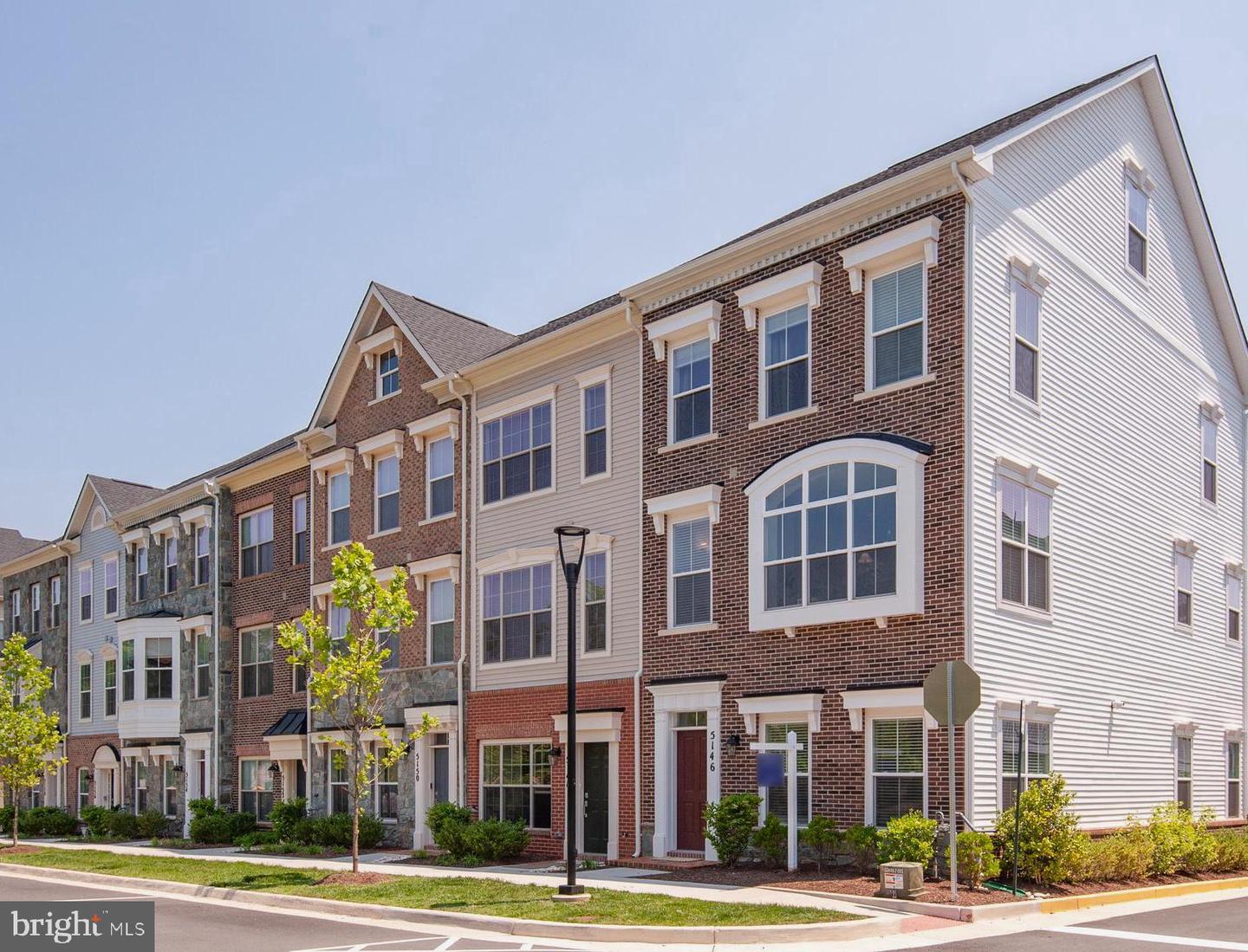 5146 RIDGEVIEW RETREAT DR, CHANTILLY, Virginia 20151, 4 Bedrooms Bedrooms, ,3 BathroomsBathrooms,Residential,For sale,5146 RIDGEVIEW RETREAT DR,VAFX2245886 MLS # VAFX2245886