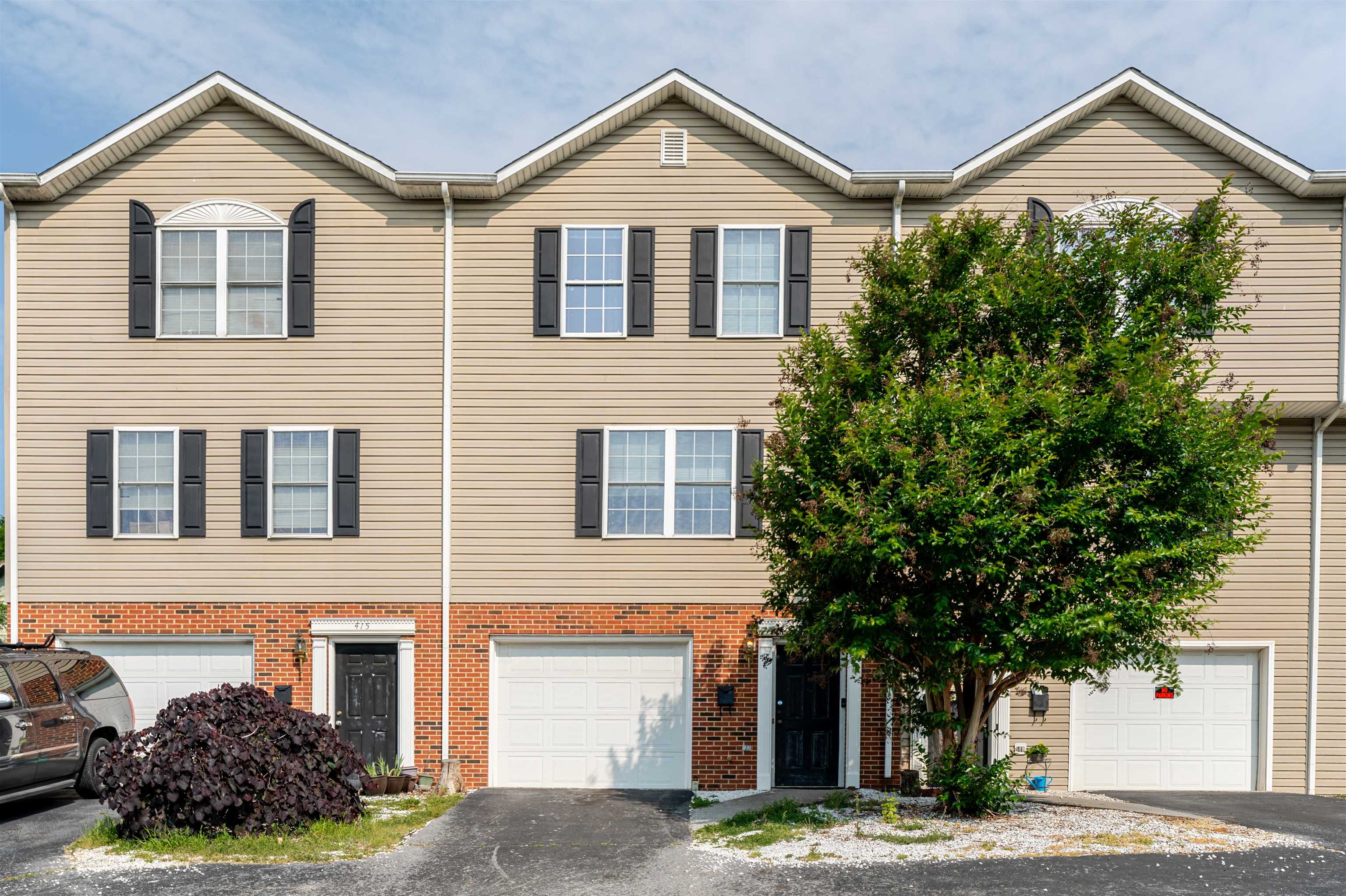 417 MARYLAND AVE, SHENANDOAH, Virginia 22849, 3 Bedrooms Bedrooms, ,2 BathroomsBathrooms,Residential,417 MARYLAND AVE,665562 MLS # 665562