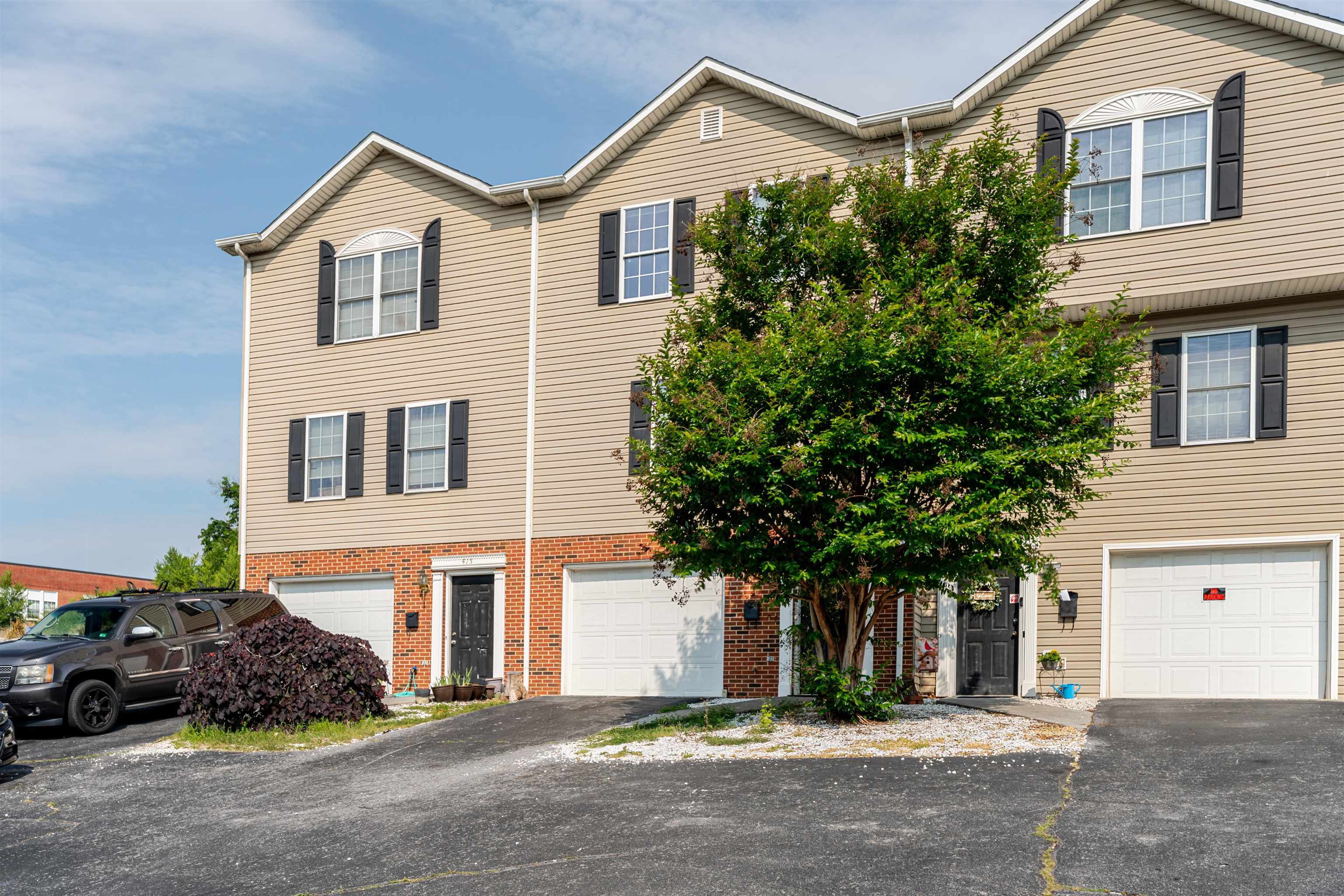 417 MARYLAND AVE, SHENANDOAH, Virginia 22849, 3 Bedrooms Bedrooms, ,2 BathroomsBathrooms,Residential,417 MARYLAND AVE,665562 MLS # 665562