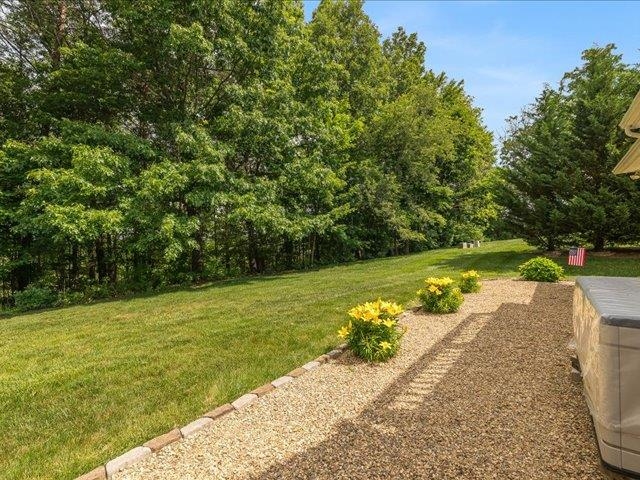 41 HICKORY NUT LN, STAUNTON, Virginia 24401, 3 Bedrooms Bedrooms, ,2 BathroomsBathrooms,Residential,41 HICKORY NUT LN,665564 MLS # 665564