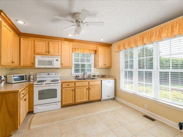 41 HICKORY NUT LN, STAUNTON, Virginia 24401, 3 Bedrooms Bedrooms, ,2 BathroomsBathrooms,Residential,41 HICKORY NUT LN,665564 MLS # 665564