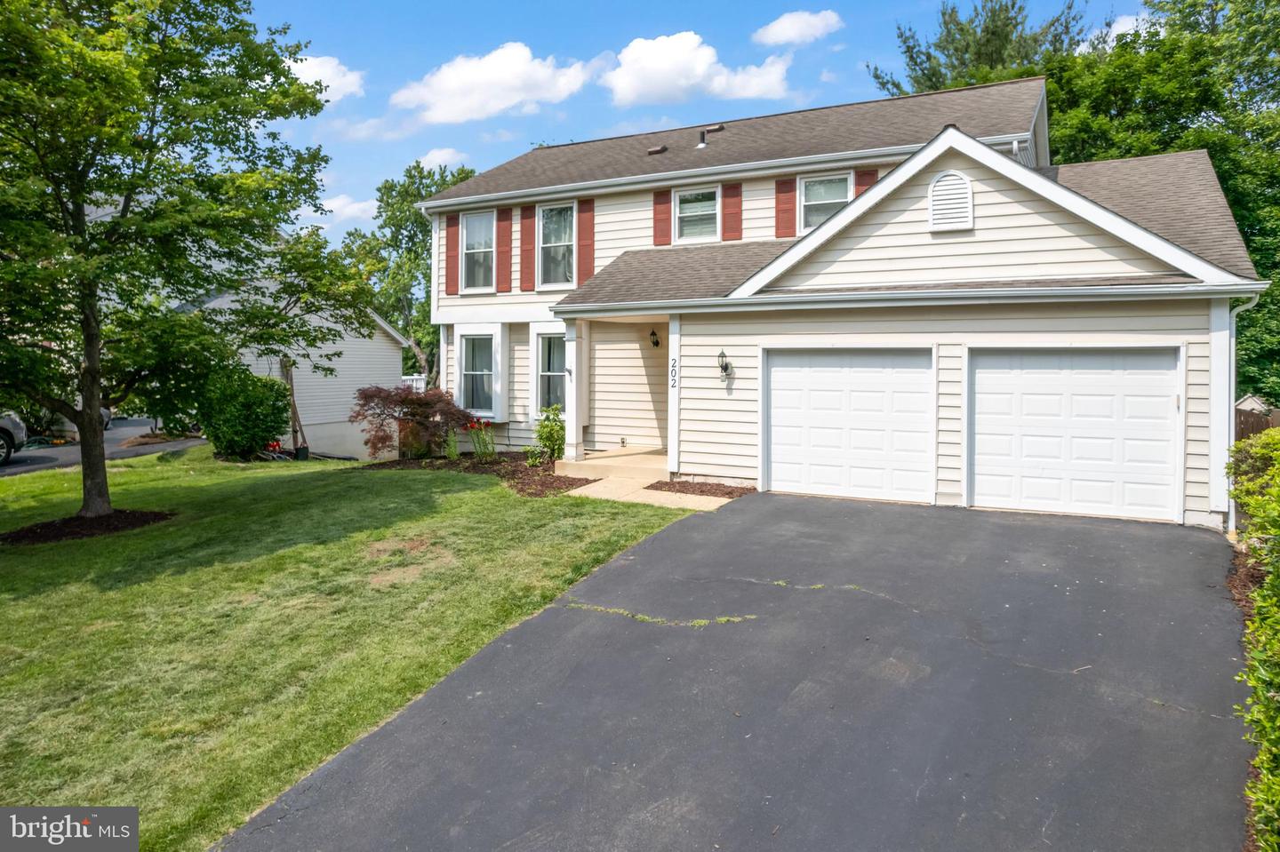 202 TRAIL CT, STERLING, Virginia 20164, 4 Bedrooms Bedrooms, ,3 BathroomsBathrooms,Residential,For sale,202 TRAIL CT,VALO2095424 MLS # VALO2095424