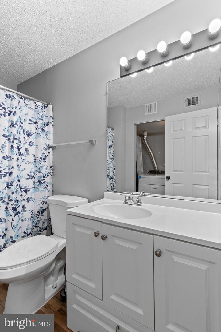 9220 NIKI PL #202, MANASSAS, Virginia 20110, 2 Bedrooms Bedrooms, ,2 BathroomsBathrooms,Residential,For sale,9220 NIKI PL #202,VAMN2008412 MLS # VAMN2008412