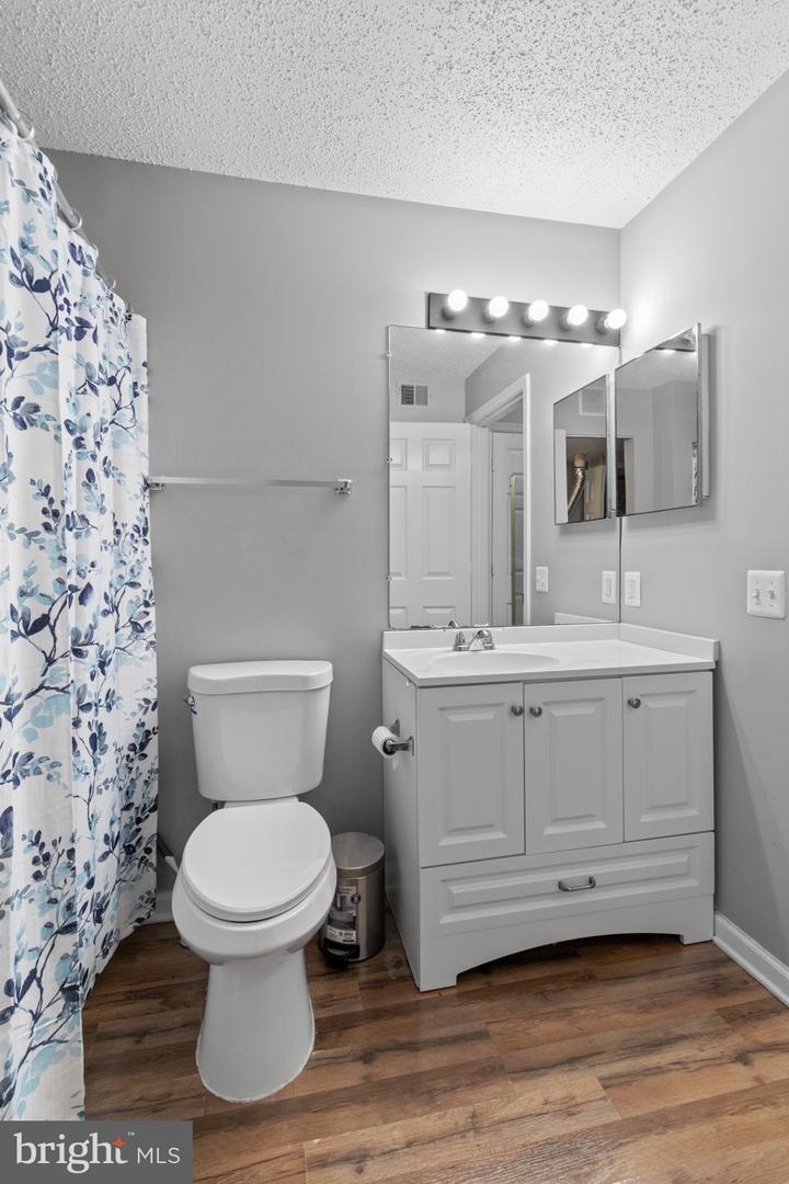 9220 NIKI PL #202, MANASSAS, Virginia 20110, 2 Bedrooms Bedrooms, ,2 BathroomsBathrooms,Residential,For sale,9220 NIKI PL #202,VAMN2008412 MLS # VAMN2008412