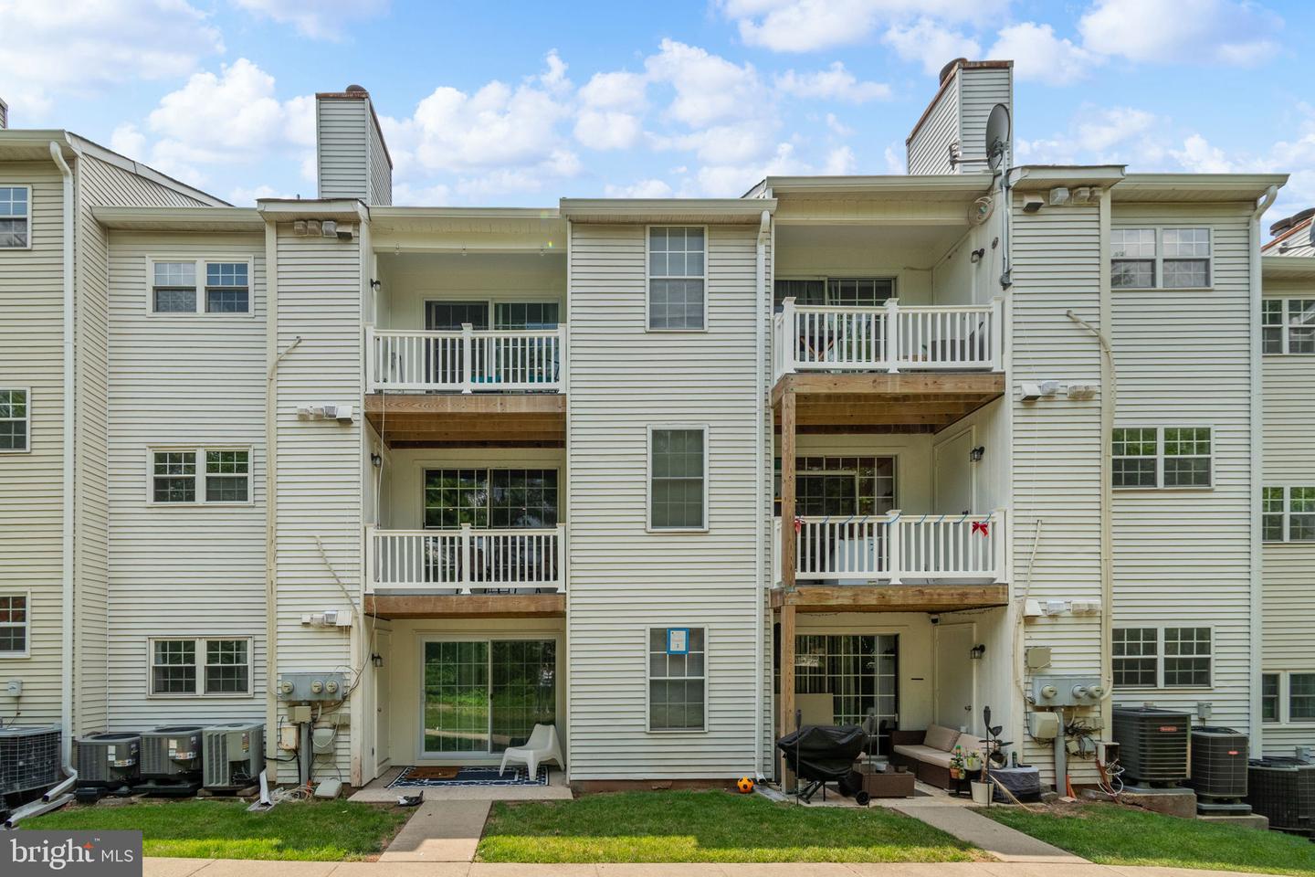 9220 NIKI PL #202, MANASSAS, Virginia 20110, 2 Bedrooms Bedrooms, ,2 BathroomsBathrooms,Residential,For sale,9220 NIKI PL #202,VAMN2008412 MLS # VAMN2008412
